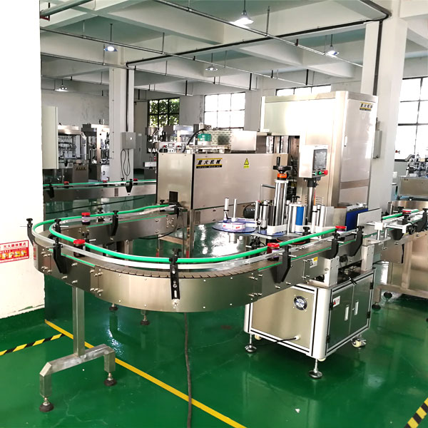 瓶裝辣椒醬灌裝機-大型辣椒醬加工生產線設備細節展示 瓶裝辣椒醬灌裝機-大型辣椒醬加工生產線設備細節展示